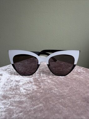 GENTLE MONSTER FISHER Two-Tone Cat Eye Sunglasses in White and Black